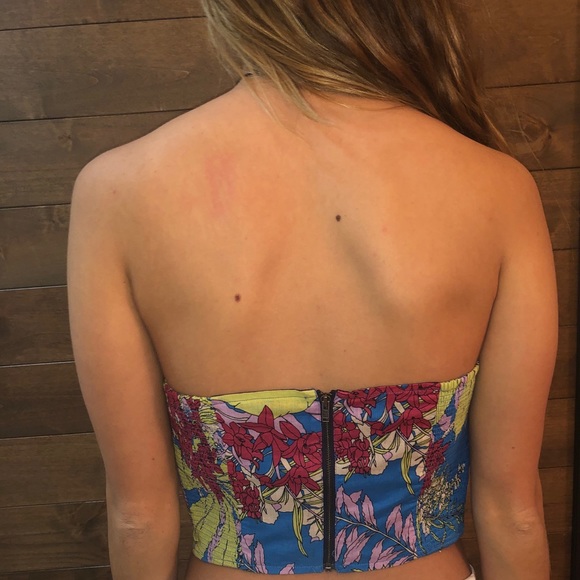 SOLD Strapless floral Hawaiian crop top with zipper - Picture 2 of 2